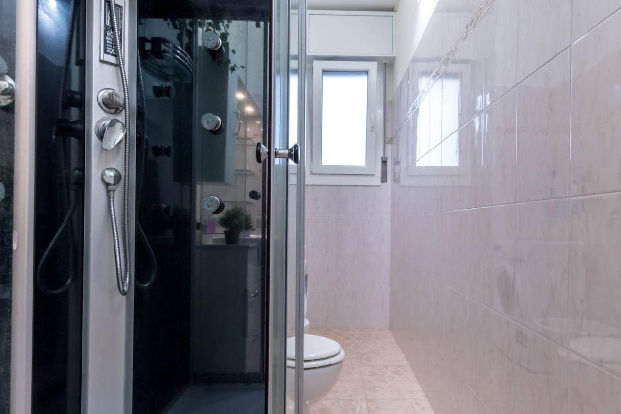 Altido Lovely Apt For 6 Located In Vibrant Gallaratese Milan Bagian luar foto